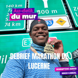 Hugo montrant fièrement sa médaille de finisher du marathon de Lucerne
